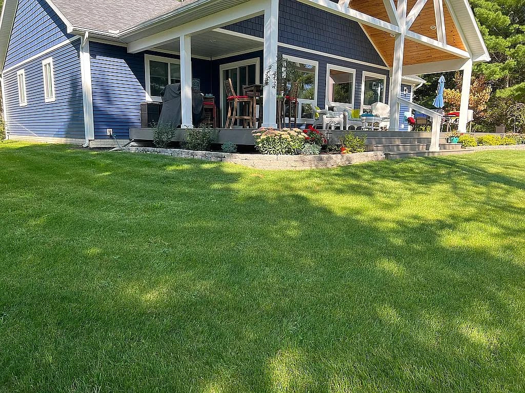 521 W River Ct — exterior photo