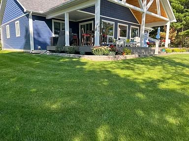 521 W River Ct — exterior photo