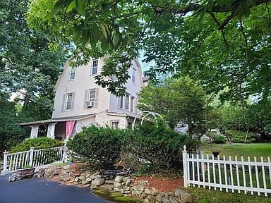 2 Webb Ct — exterior photo