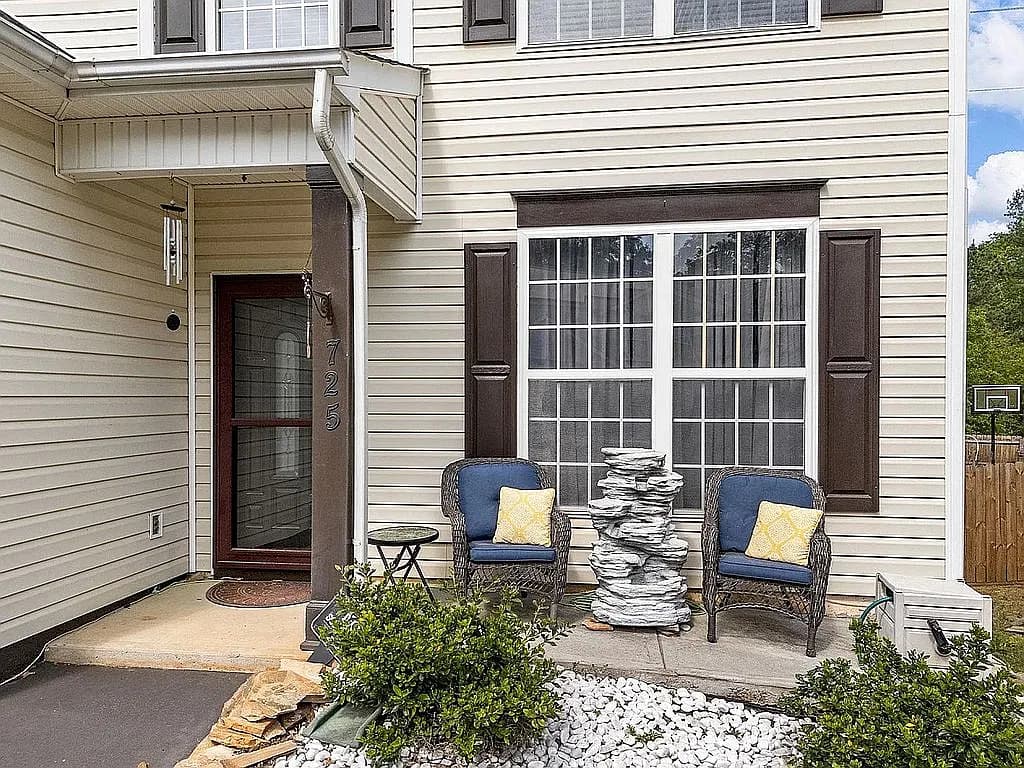 725 Terrace Creek Dr — exterior photo