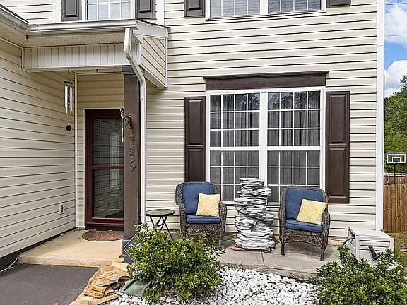 725 Terrace Creek Dr — exterior photo