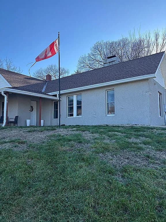 126 Twin Cedar St — exterior photo