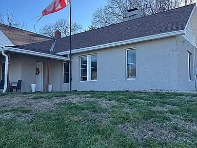 126 Twin Cedar St — exterior photo