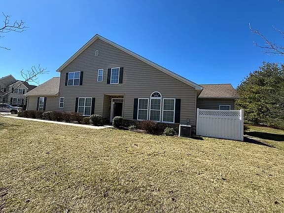 1720 Wisteria Ln — exterior photo
