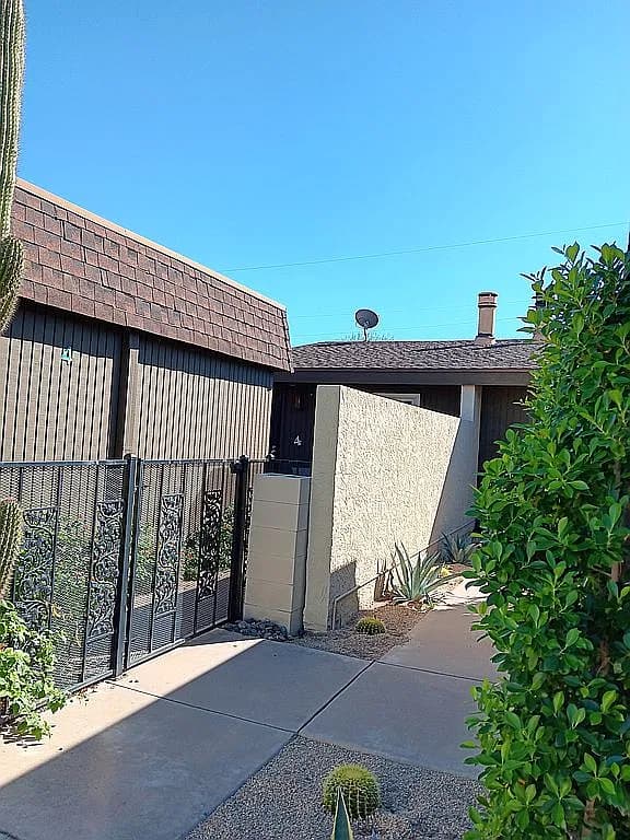 3033 N 39th St Unit 4 — exterior photo