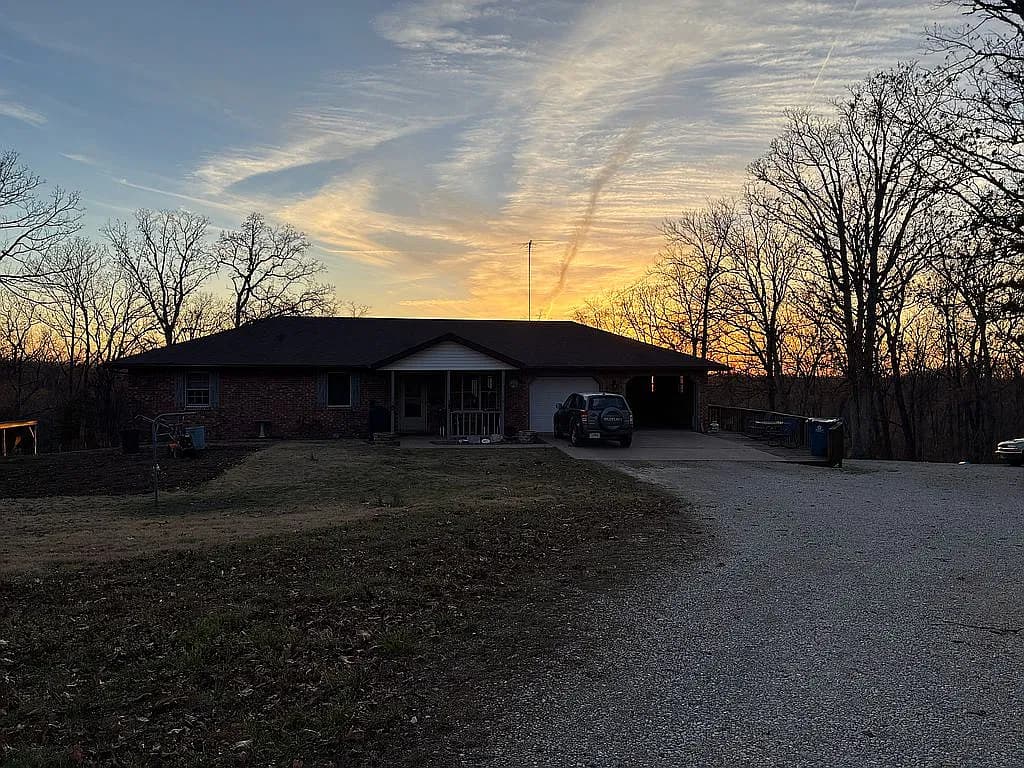 2519 Highway T — exterior photo