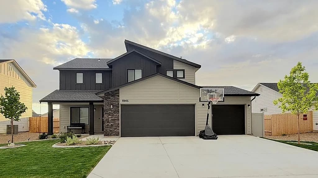 1945 SW Sharpshinned Ave — exterior photo