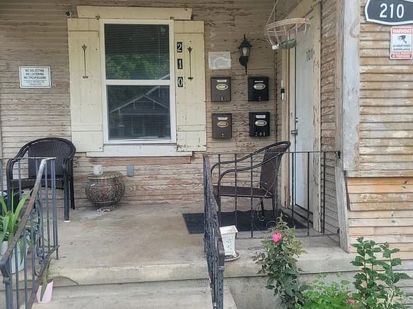 210 Dilworth St — exterior photo