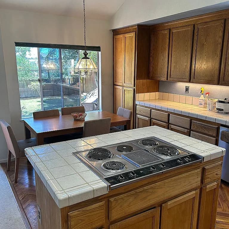 421 Newcastle Ct — exterior photo