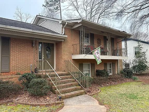 1215 Brockton Ln — exterior photo
