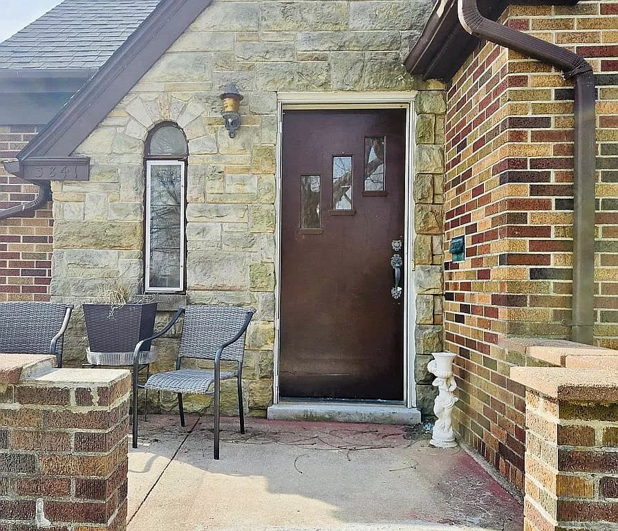3841 Thornton Dr — exterior photo