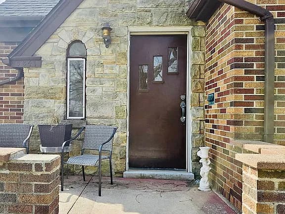 3841 Thornton Dr — exterior photo