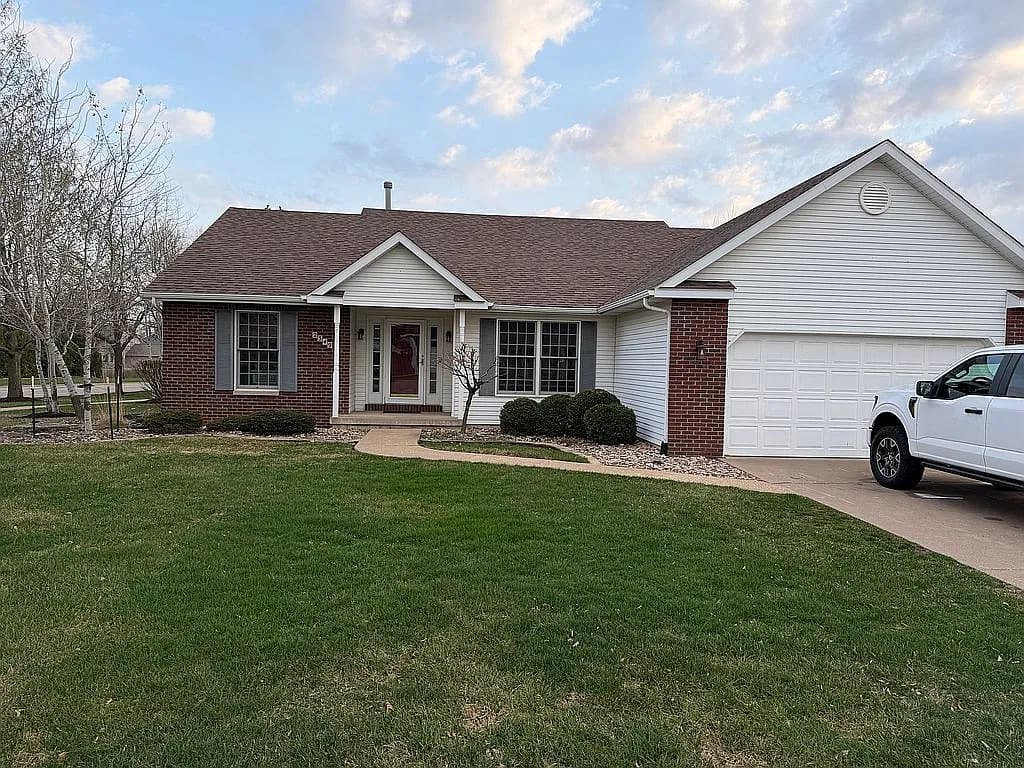 2349 Lindenwood Dr — exterior photo