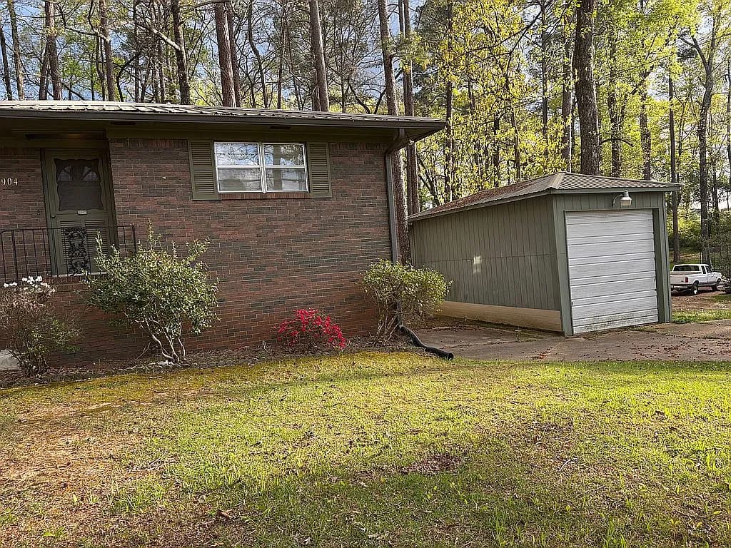 3904 Parkwood Rd — exterior photo