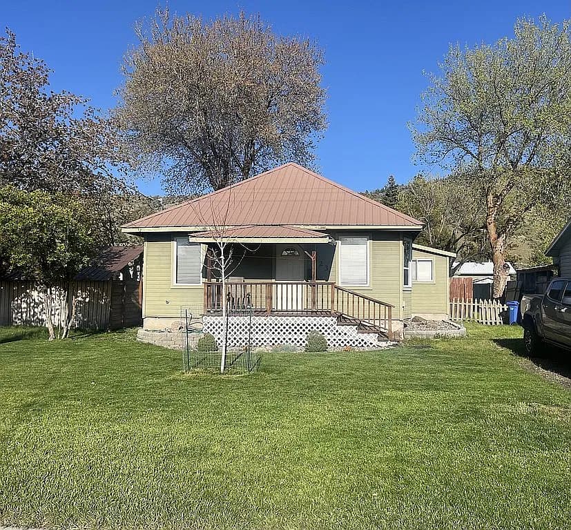 823 S G St — exterior photo