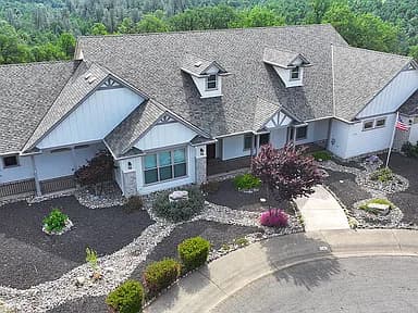 2395 Dartmouth Dr — exterior photo