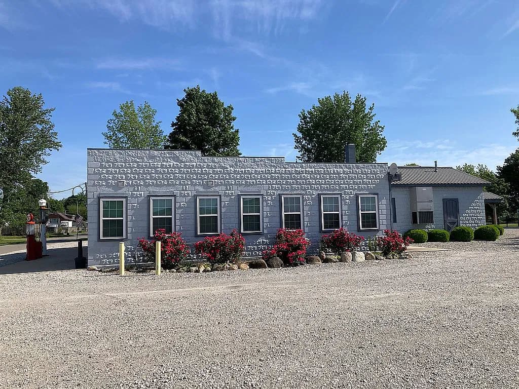 991 N Main St — exterior photo