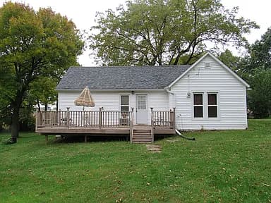 902 Wood St — exterior photo