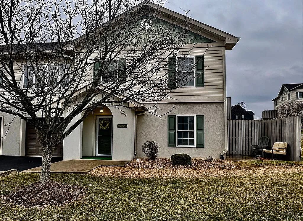 17 Rosewood Ct Suite 101 — exterior photo
