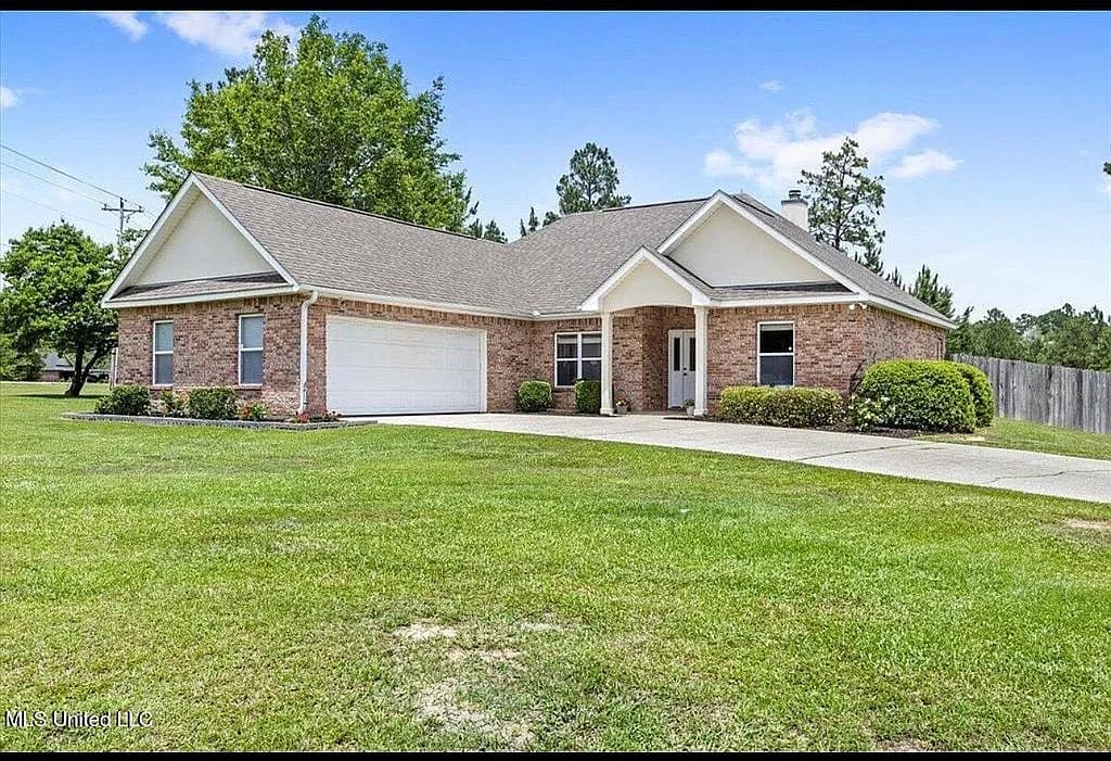 21915 Huntington Forest Dr — exterior photo