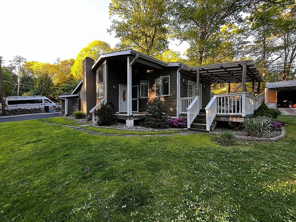 53 Valley View Ln — exterior photo
