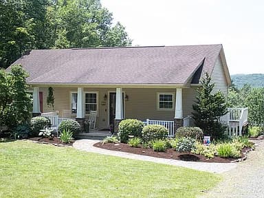 206 Hemlock Ln — exterior photo
