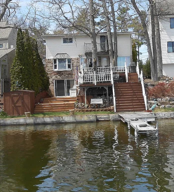 423 Shady Oaks St — exterior photo