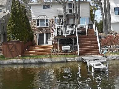 423 Shady Oaks St — exterior photo