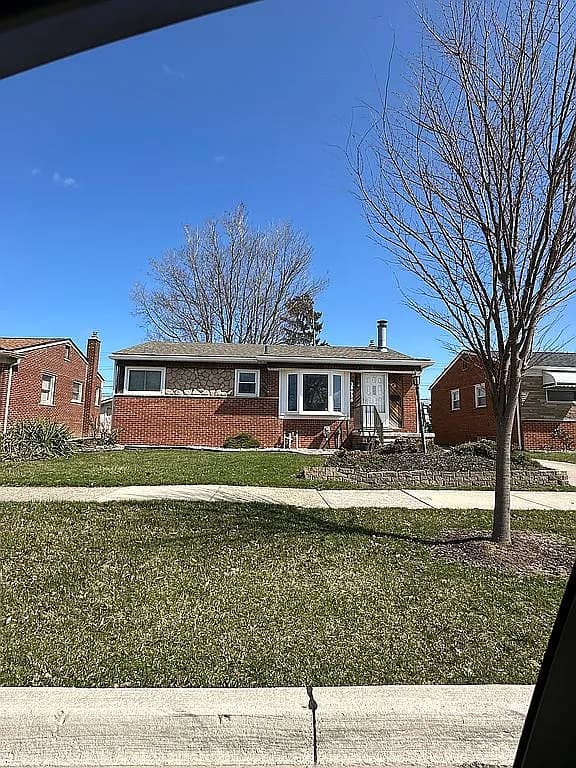 28936 Hughes St — exterior photo