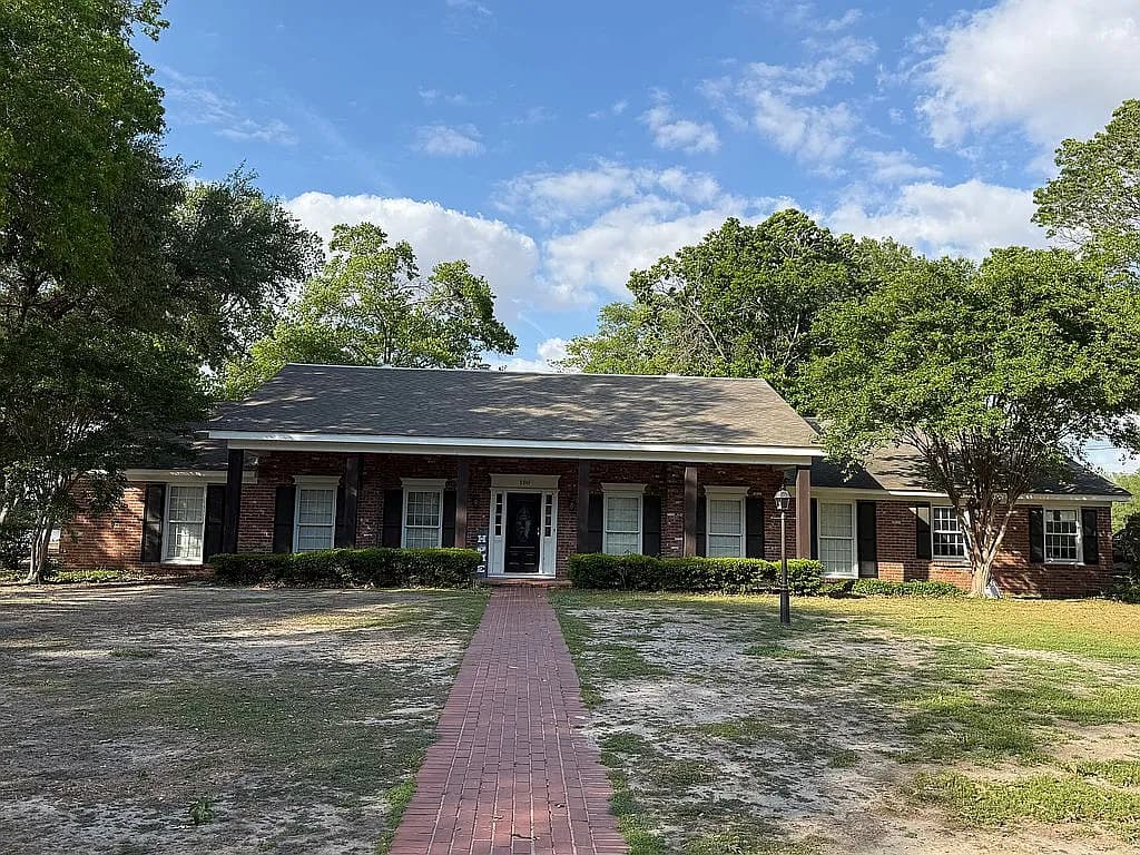 100 Peninsula Dr — exterior photo