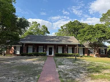 100 Peninsula Dr — exterior photo