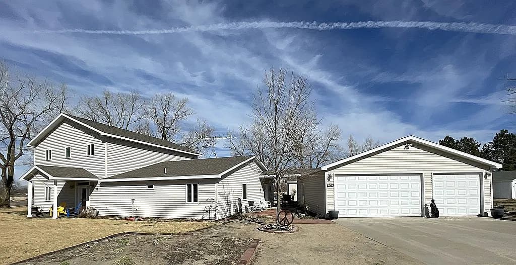 34 Willowbend — exterior photo