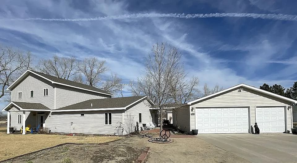 34 Willowbend — exterior photo