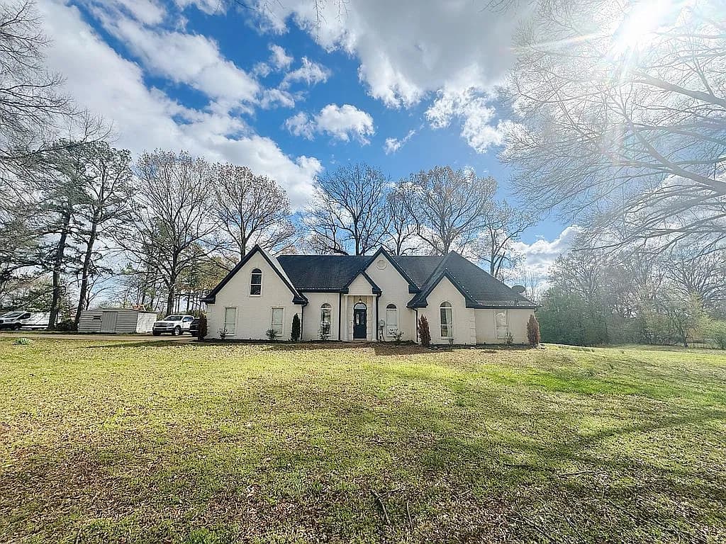 1605 Windy Ln — exterior photo