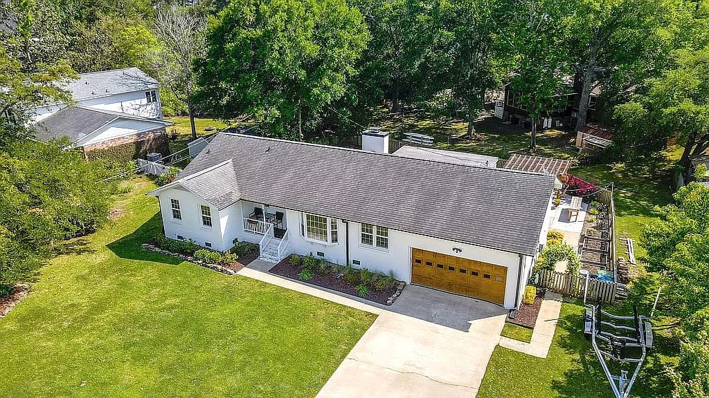 406 W Blackbeard Rd — exterior photo
