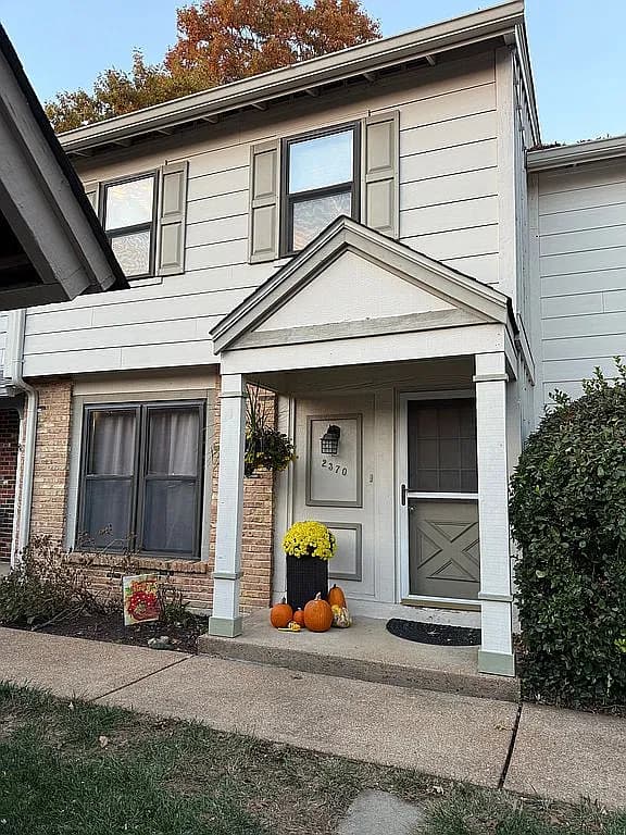 2370 Hidden Meadow Ln — exterior photo