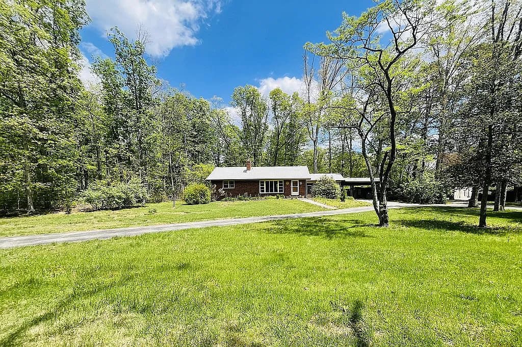 31 Beebetown Rd — exterior photo