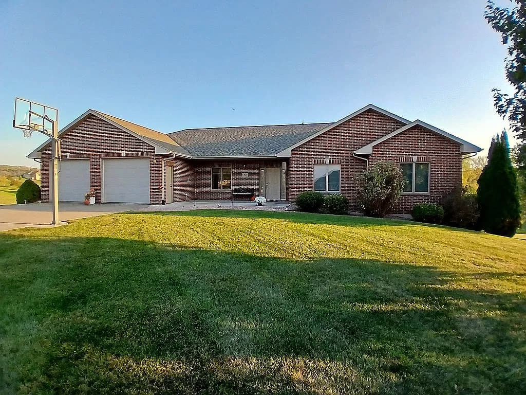 8456 Kemp Ct — exterior photo