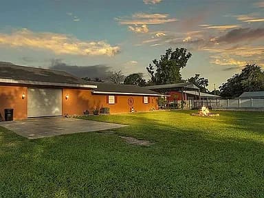 4390 Sunnyside Dr — exterior photo