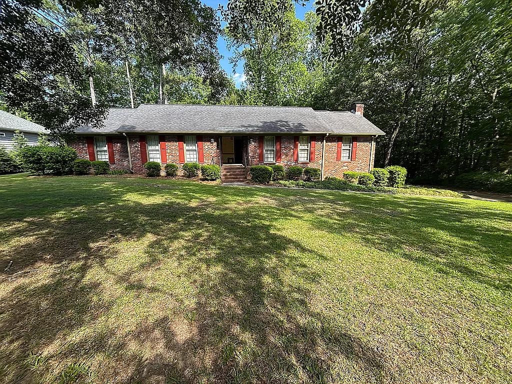111 Robin Rd — exterior photo