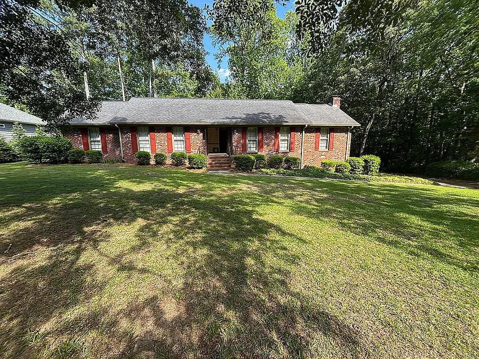 111 Robin Rd — exterior photo