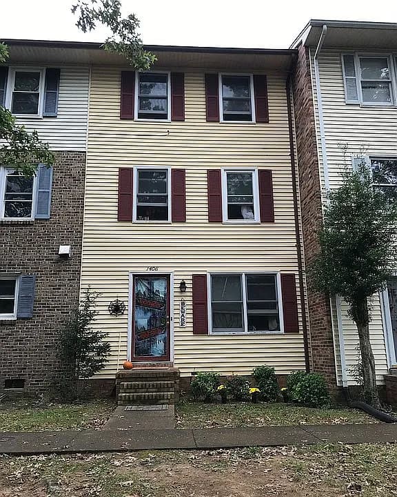 1406 Country Club Ct — exterior photo