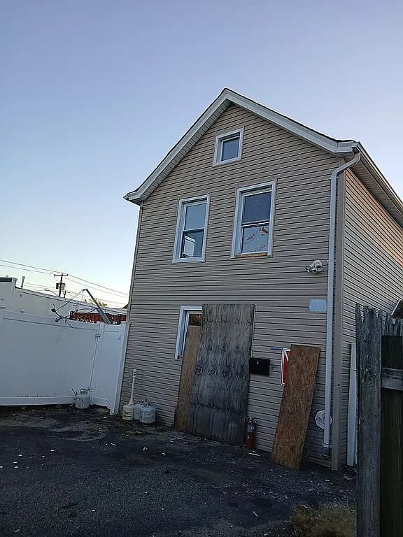 12 Max Ave — exterior photo