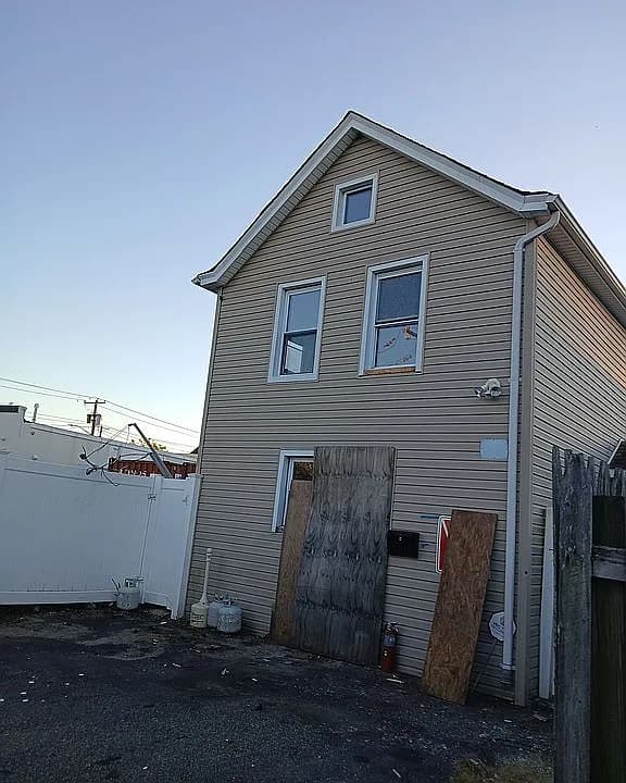 12 Max Ave — exterior photo