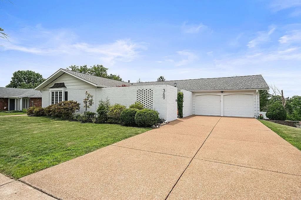 369 Greenmore Dr — exterior photo