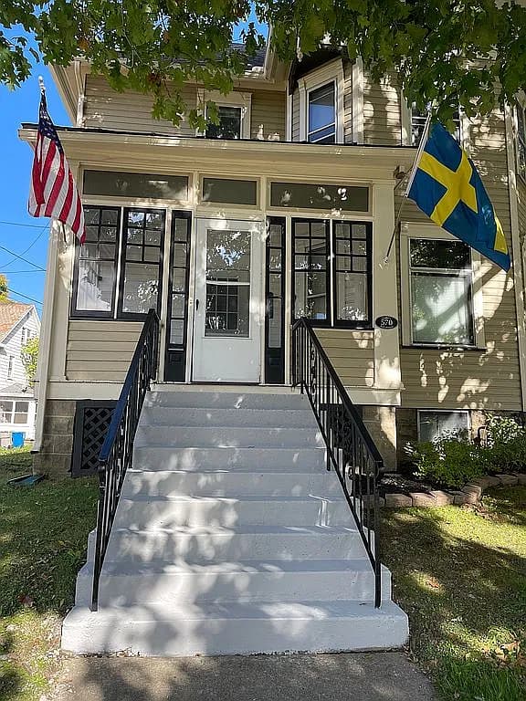 570 Park Ave — exterior photo