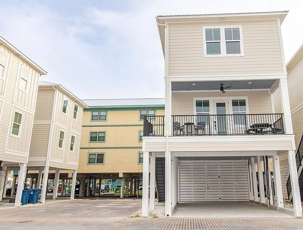 951 W Lagoon Ave — exterior photo