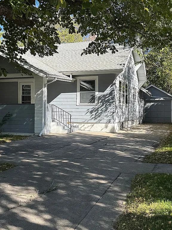 830 Chadron Ave — exterior photo