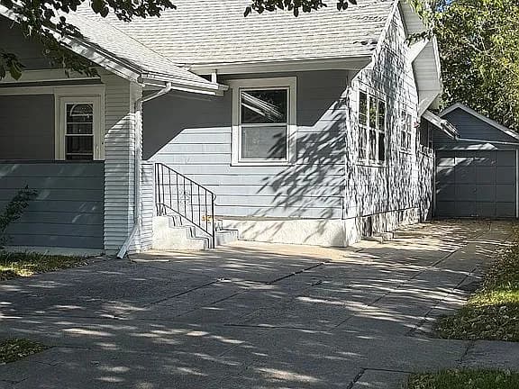 830 Chadron Ave — exterior photo