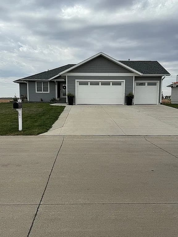 105 Nolan Dr — exterior photo
